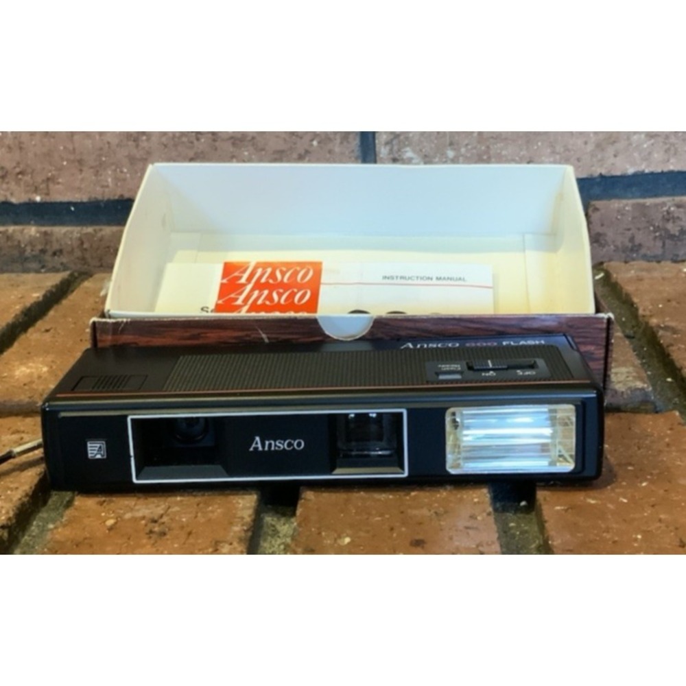 Ansco 600 Vintage Pocket Camera‎ 110 Film Built in Flash
